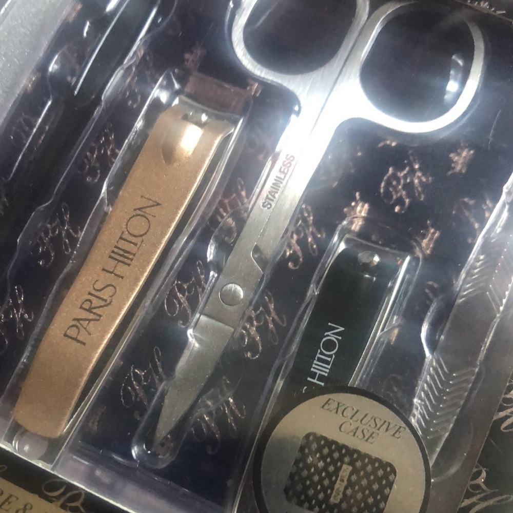 Paris Hilton Manicure & Pedicure Set with Carrying Case - Picture 4 of 7